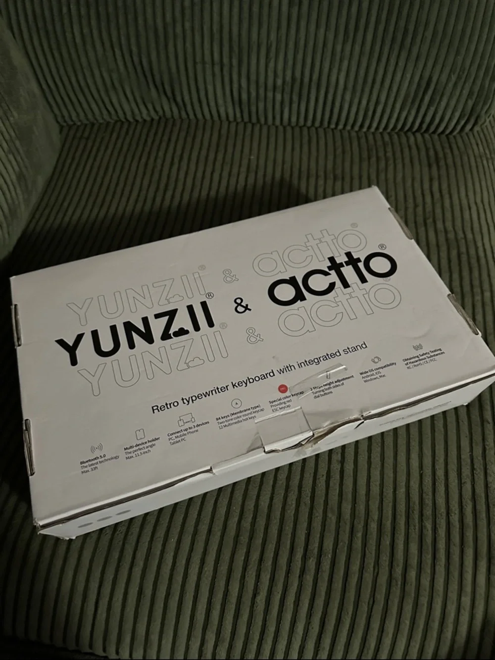 YUNZII & actto Retro Typewriter Keyboard - White